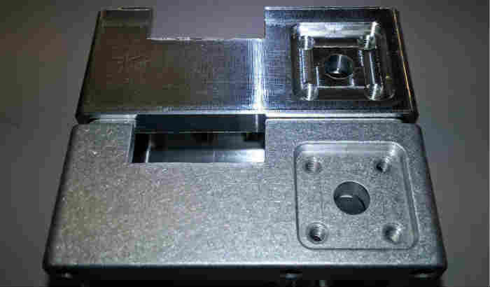 Aluminum-machining-parts-before-and-after-deburring